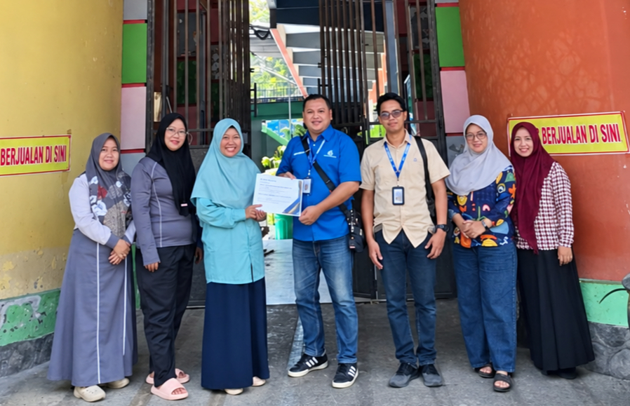 Dukung Pendidikan Berkualitas, Mitsui Leasing Kantor Cabang Surabaya Salurkan Donasi Aset untuk MI Fajrul Islam 02 